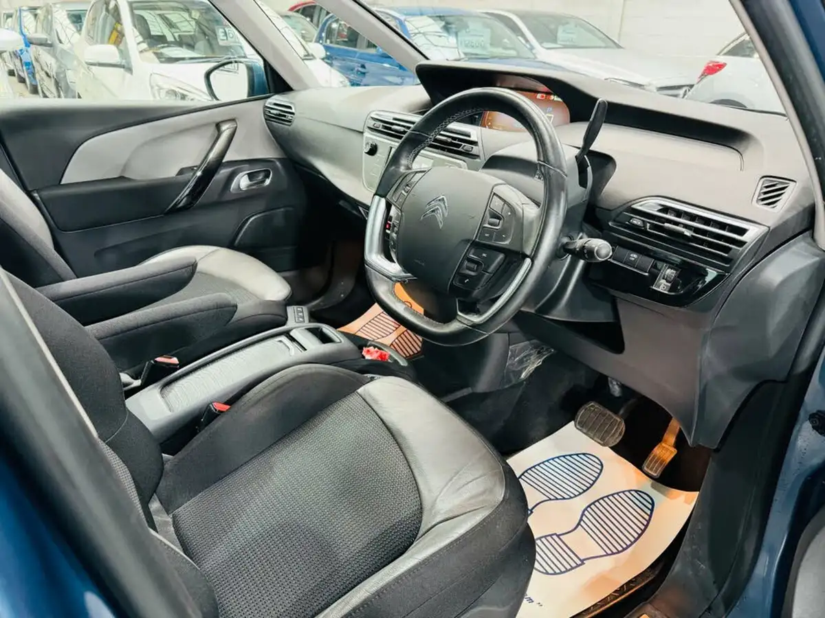2015-citroen-grand-c4-picasso-16bluehdi-exclusive-eat6-big-8