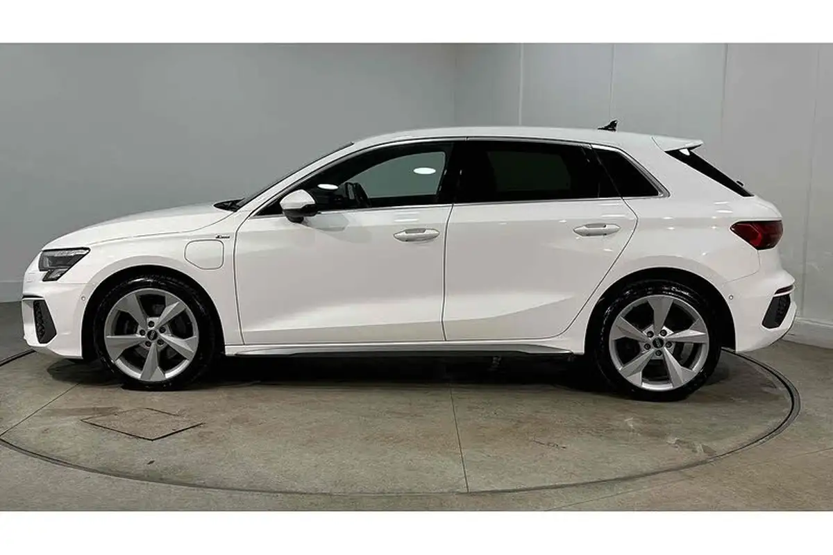 2021-audi-a3-14-40-tfsi-e-s-line-big-6
