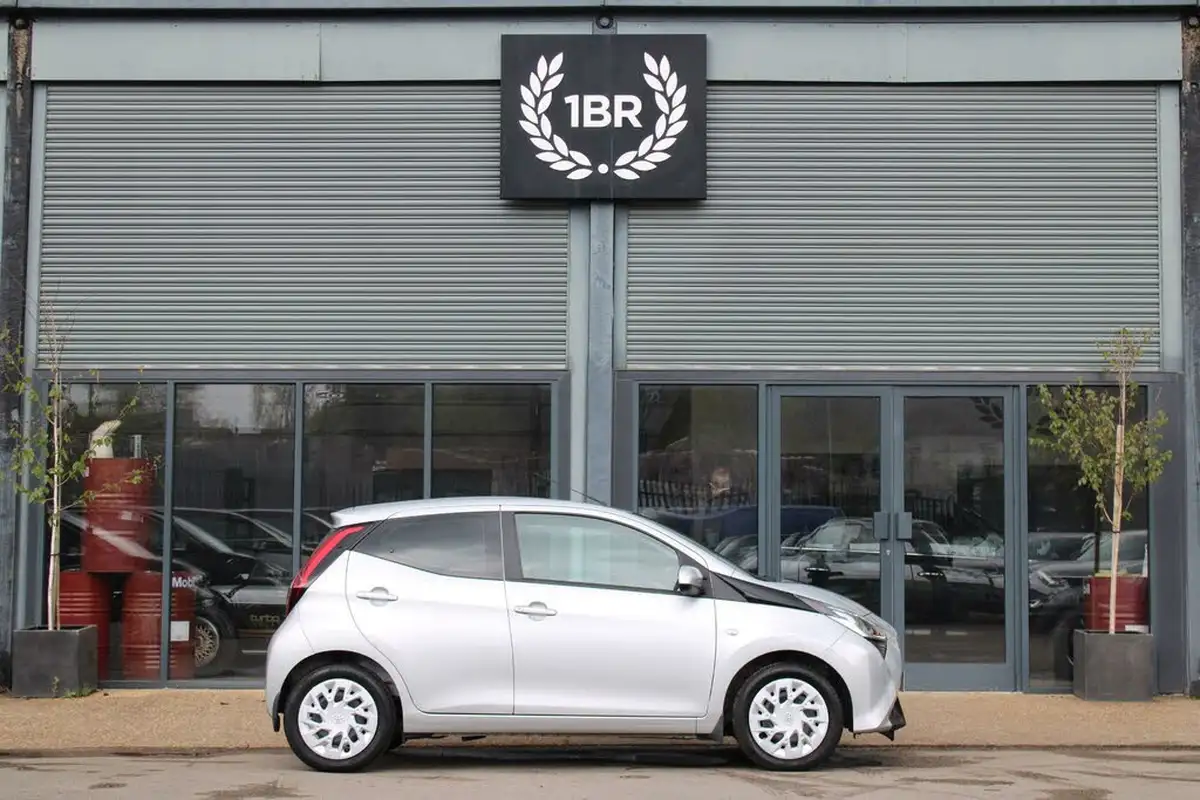 2019-toyota-aygo-10-vvt-i-x-play-tss-x-shift-big-3