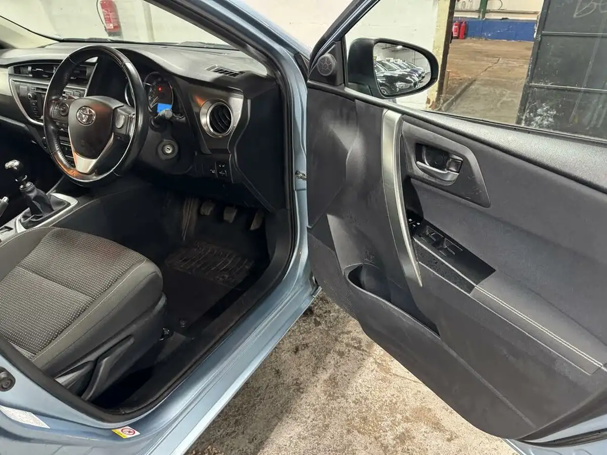 2013-toyota-auris-133-vvt-i-icon-hatchback-big-49