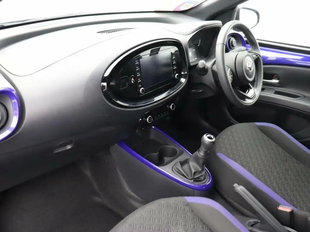 2022-toyota-aygo-x-10-vvt-i-edge-big-7