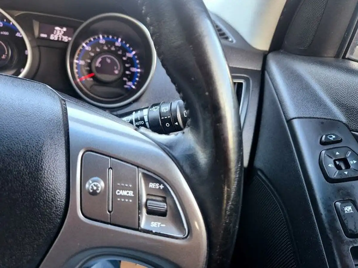 2015-hyundai-ix35-17td-se-nav-big-29