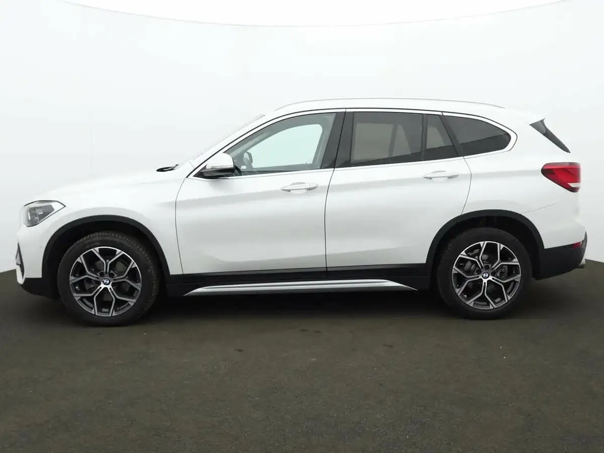 2021-bmw-x1-15-sdrive18i-xline-big-3