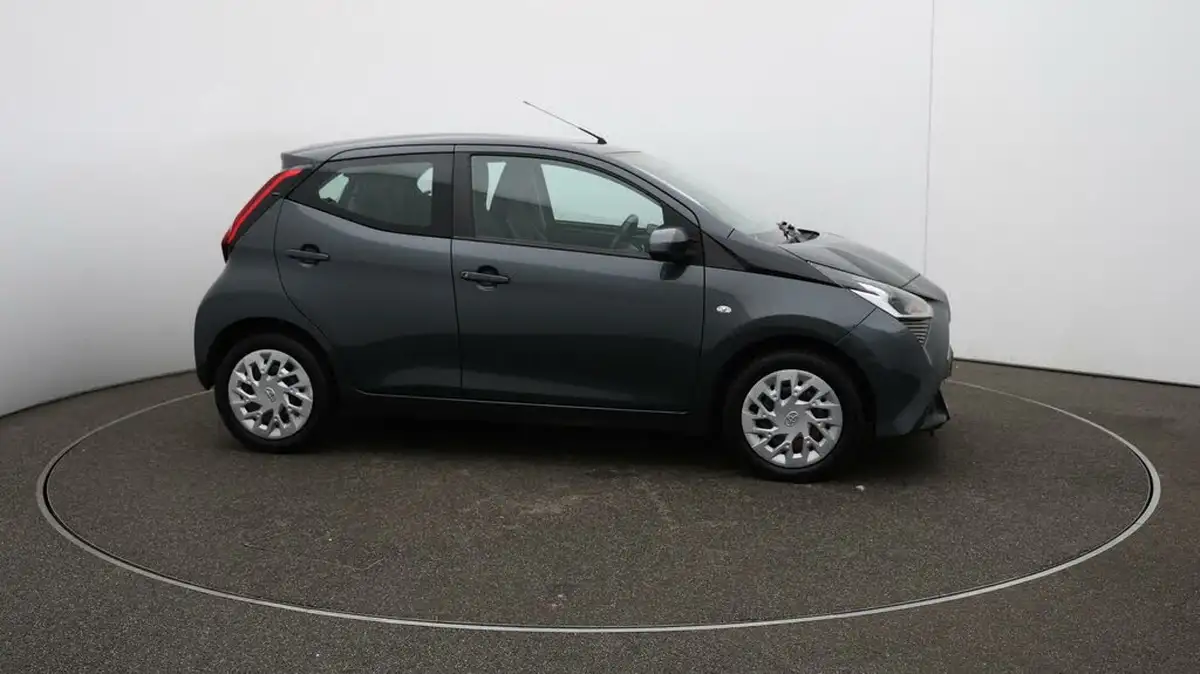 2018-toyota-aygo-10-vvt-i-x-play-71bhp-5d-big-39