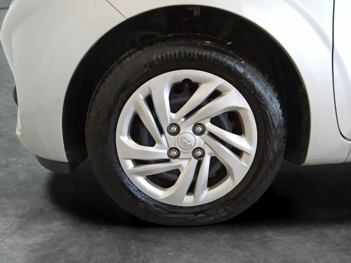 2022-hyundai-i10-10-se-big-21