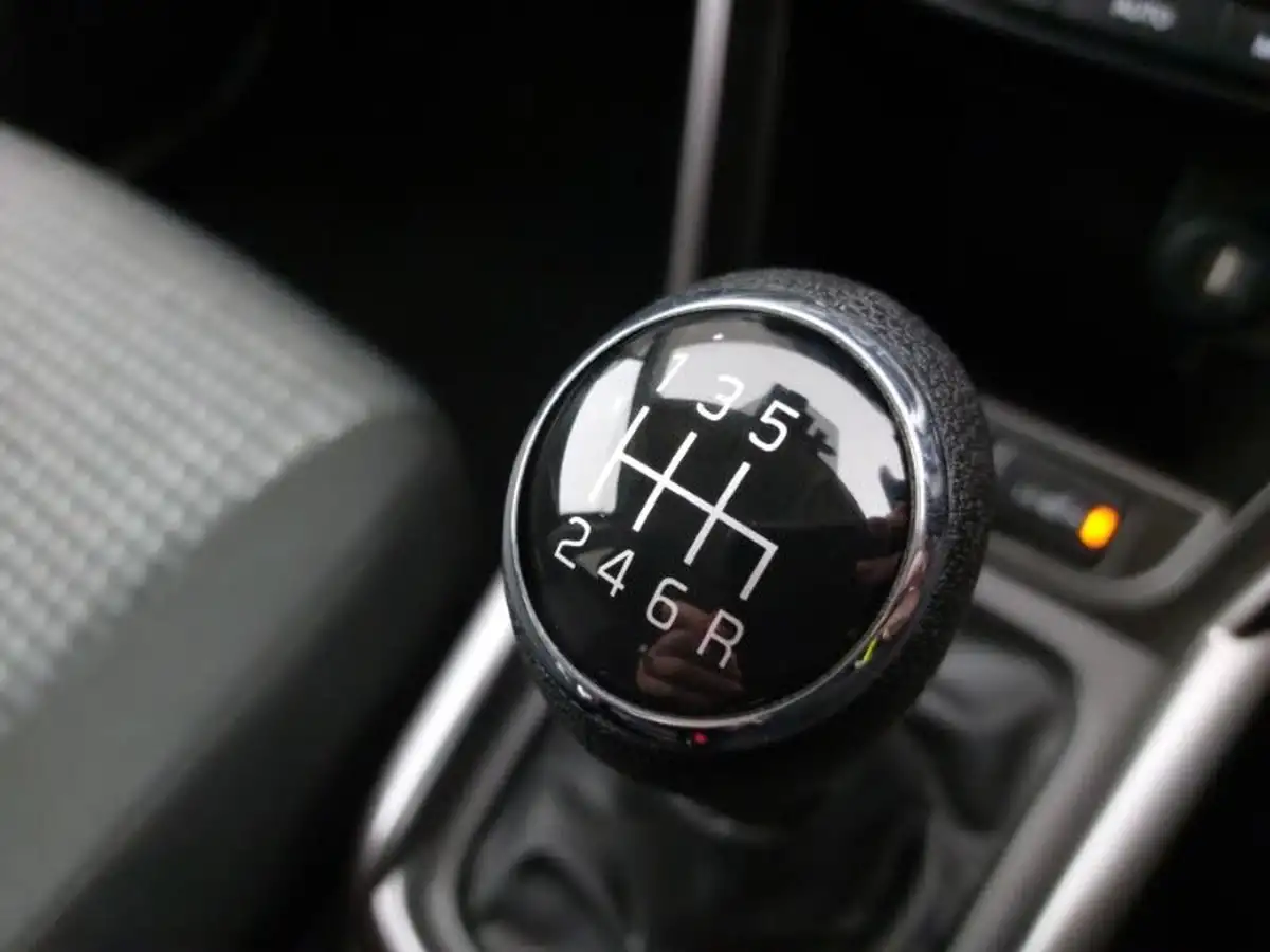 2022-suzuki-s-cross-14-boosterjet-motion-big-17
