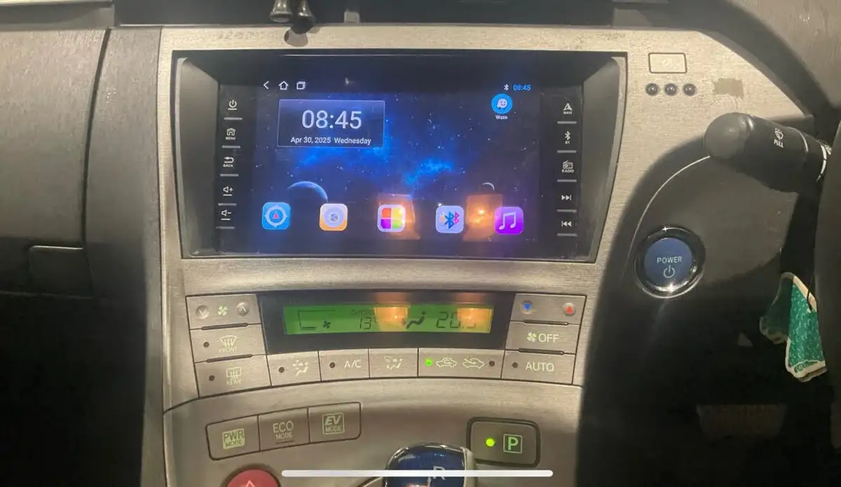 2014-toyota-prius-big-6