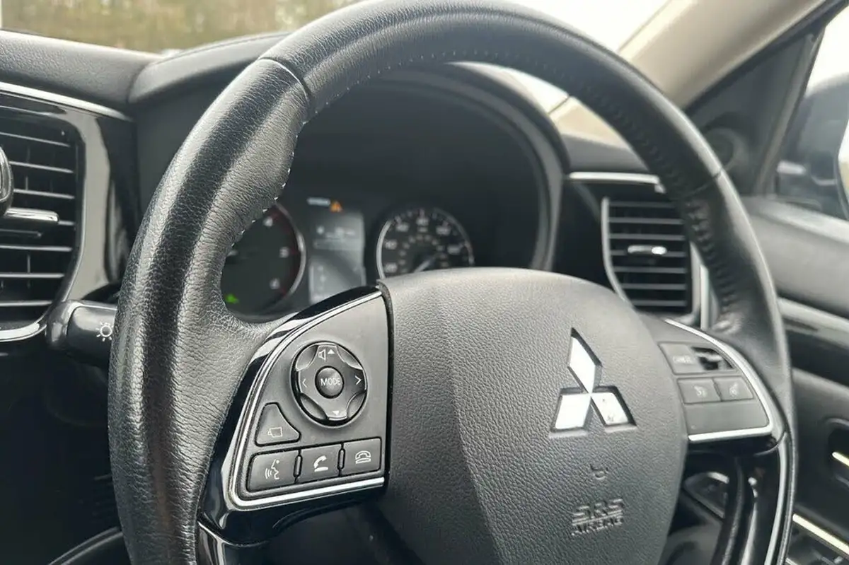 2018-mitsubishi-outlander-22di-d-4-leather-big-17