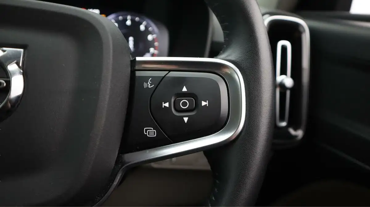 2020-volvo-xc40-20-b4-inscription-pro-big-25