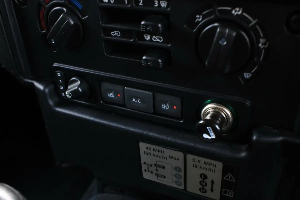 2015-land-rover-90-defender-22td-xs-station-wagon-3-drs-big-18