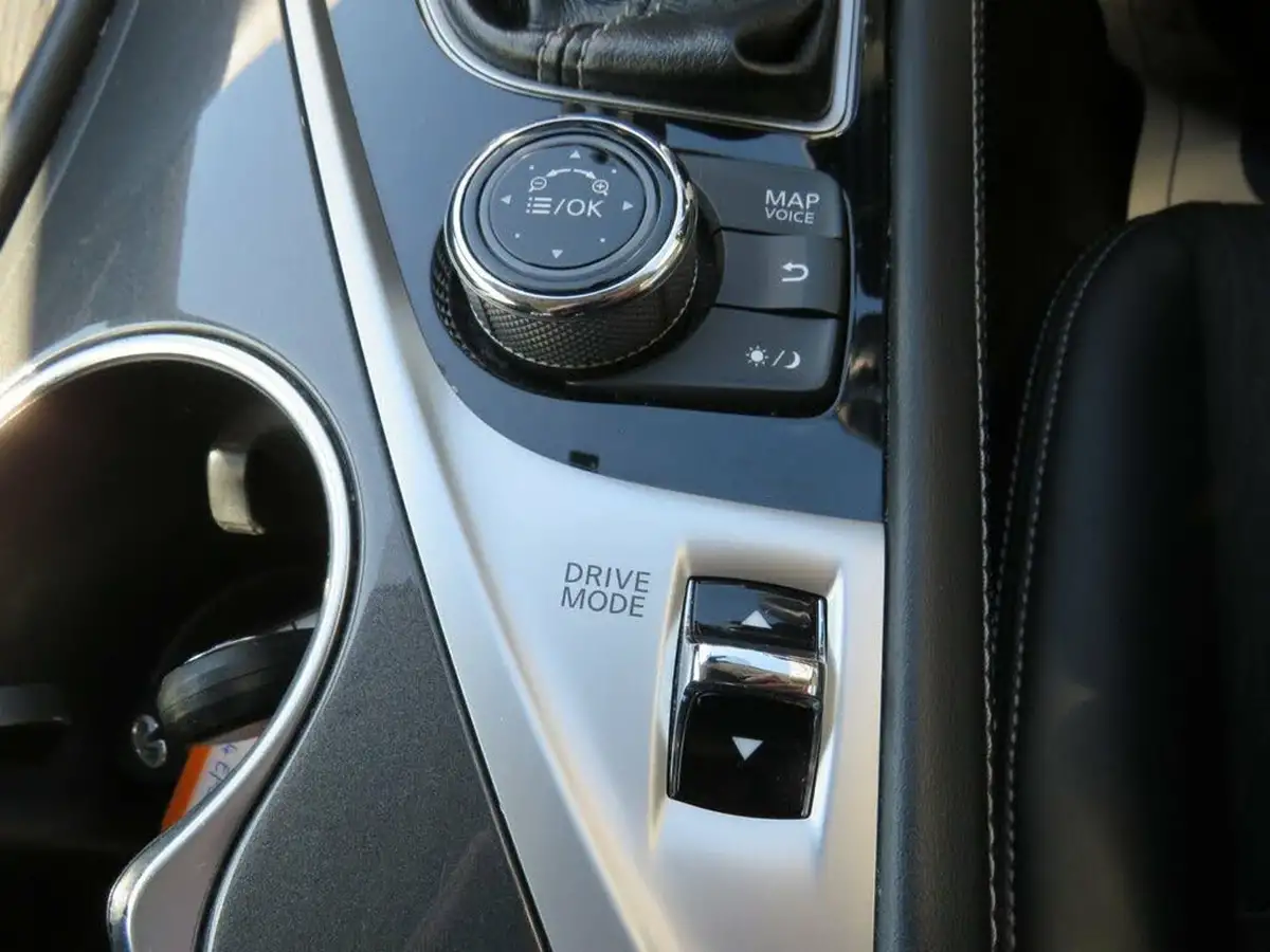 2014-infiniti-q50-22td-executive-auto-big-27