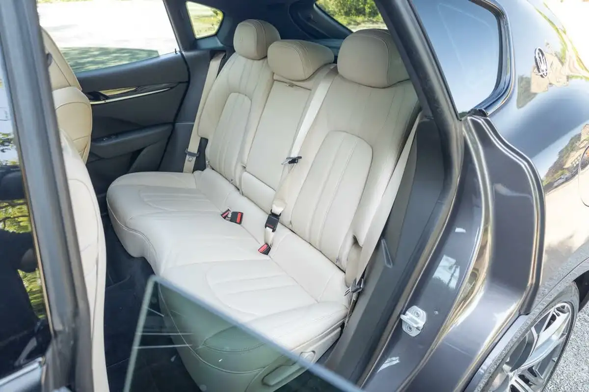 2021-maserati-levante-30-gransport-big-14