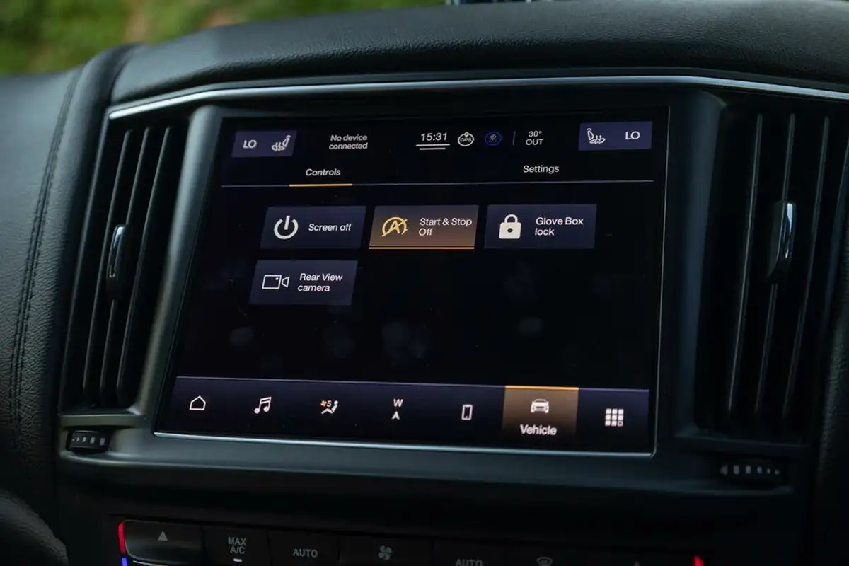 2021-maserati-levante-30-gransport-big-38
