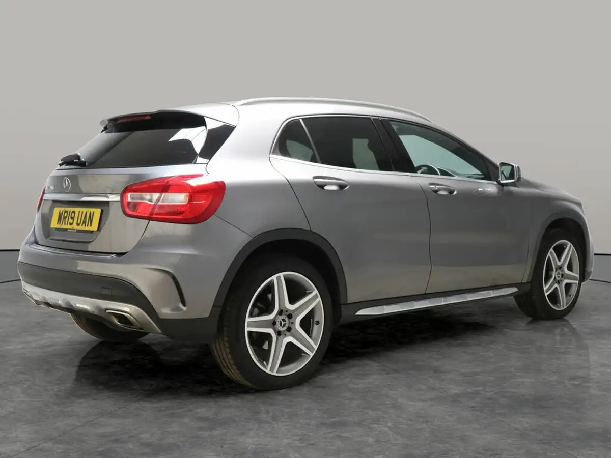 2019-mercedes-benz-gla-class-16-gla-200-amg-line-ss-7g-dct-big-9