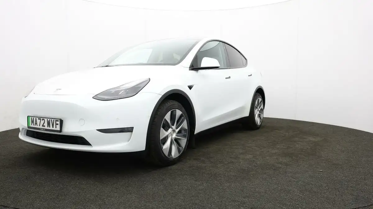 2022-tesla-model-y-e-long-range-big-52