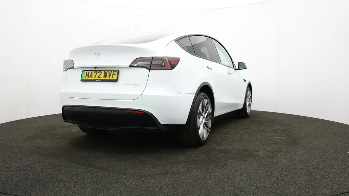 2022-tesla-model-y-e-long-range-big-76
