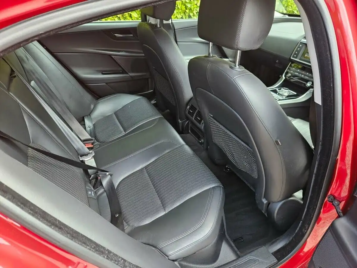 2015-jaguar-xe-20td-portfolio-163ps-auto-big-10