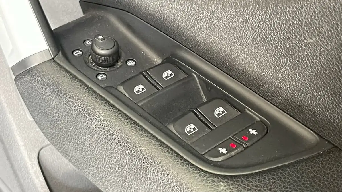 2020-audi-q2-16-30-tdi-technik-s-tronic-big-24