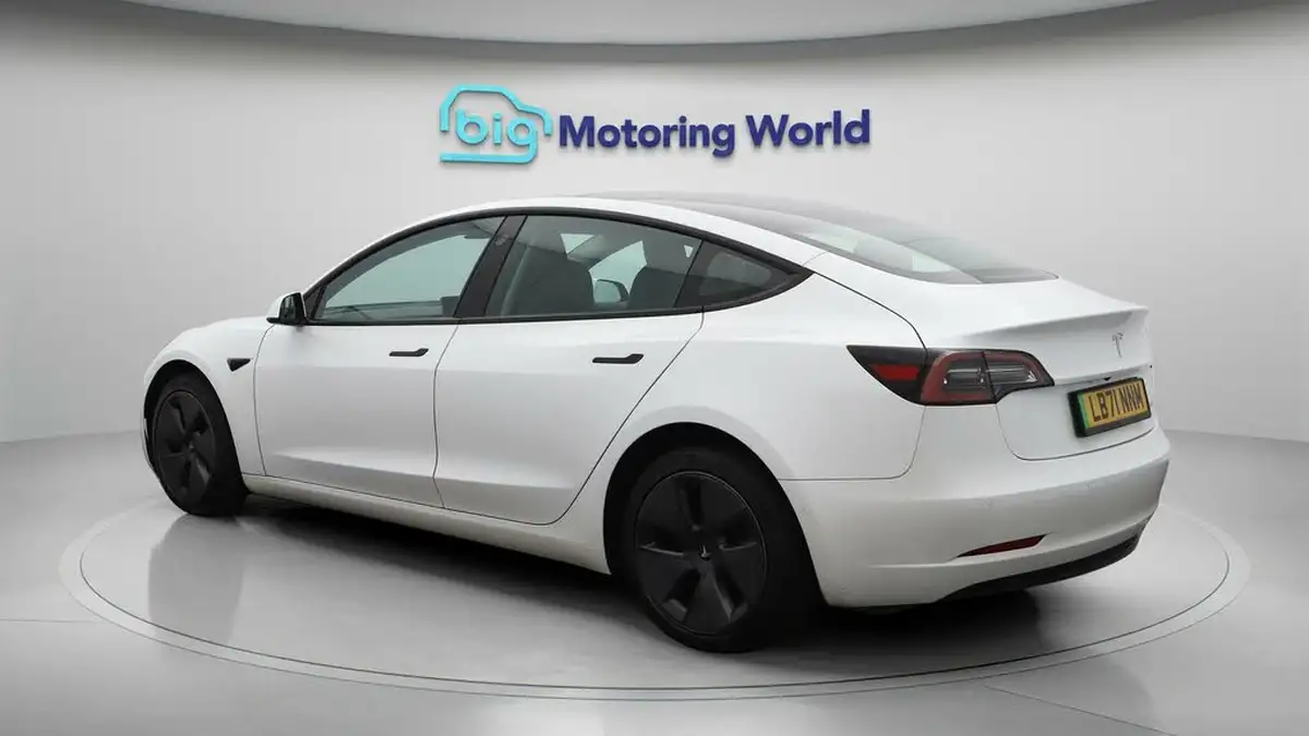 2021-tesla-model-3-e-long-range-awd-big-5