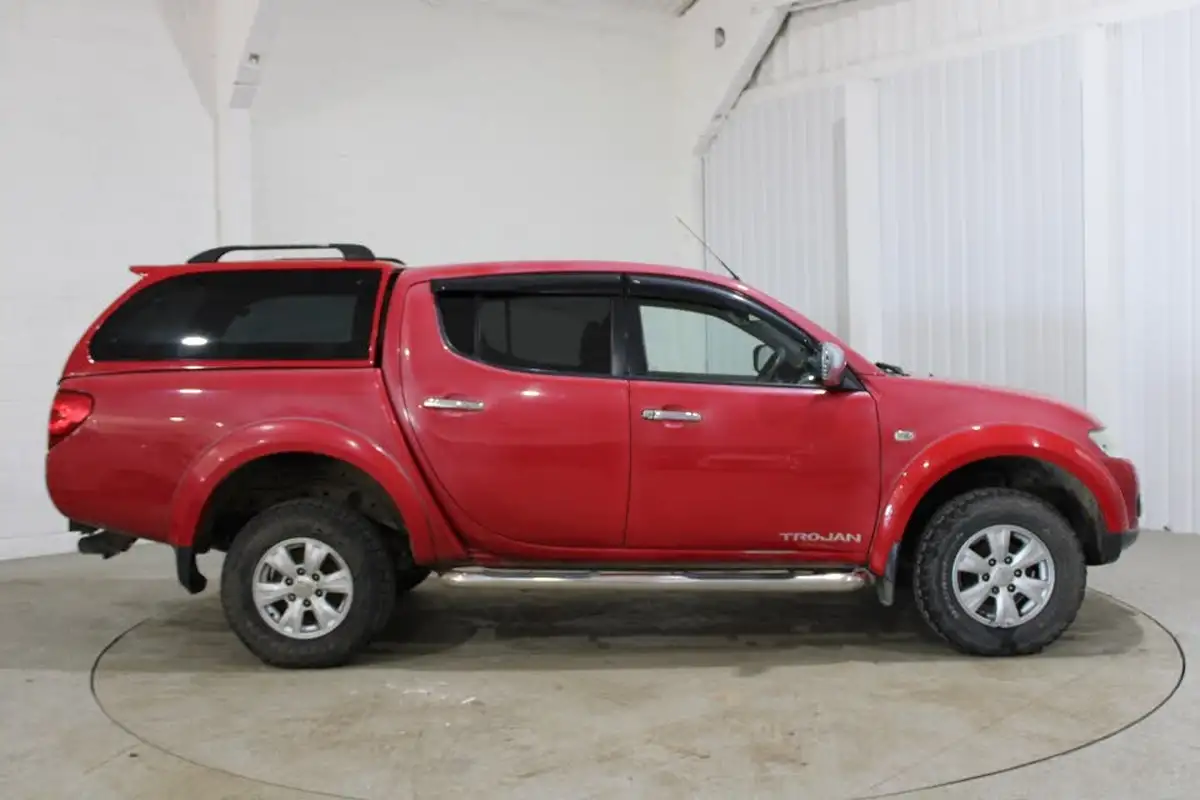 2011-mitsubishi-l200-25td-trojan-big-1