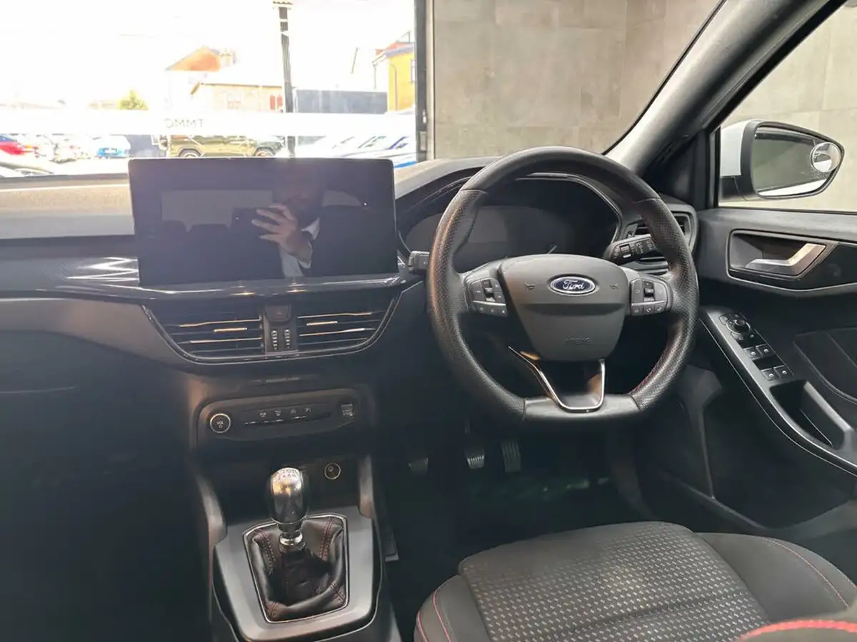 2023-ford-focus-10t-st-line-125ps-hatchback-big-12