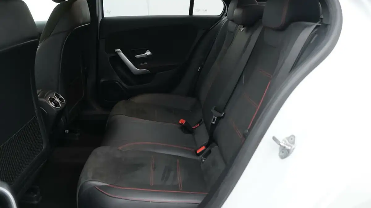 2020-mercedes-benz-a-class-13-a180-amg-line-executive-saloon-4d-7g-dct-big-16