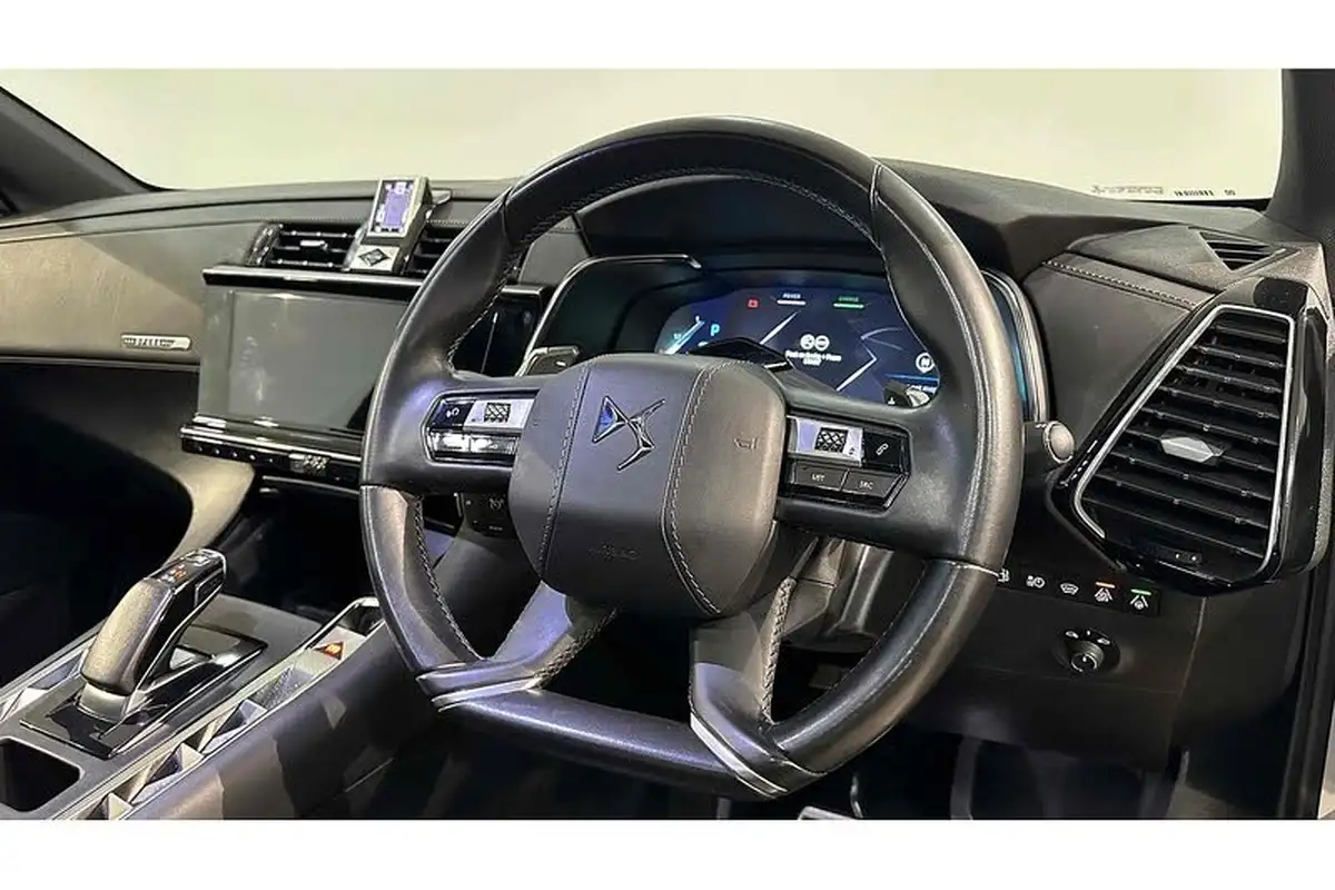2020-ds-ds-7-crossback-e-tense-ultra-prestige-300ps-4x4-big-27