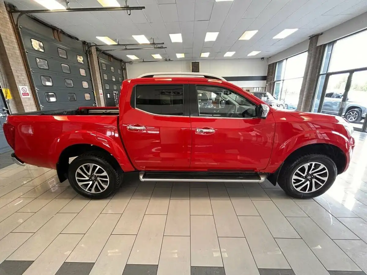 2017-nissan-navara-23dci-tekna-auto-big-9