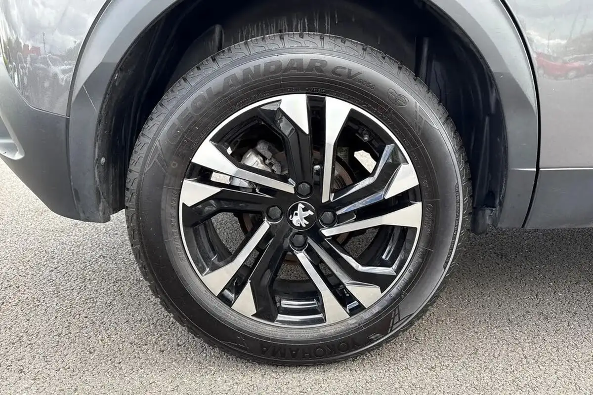 2023-peugeot-2008-suv-12-puretech-allure-premium-100bhp-big-9
