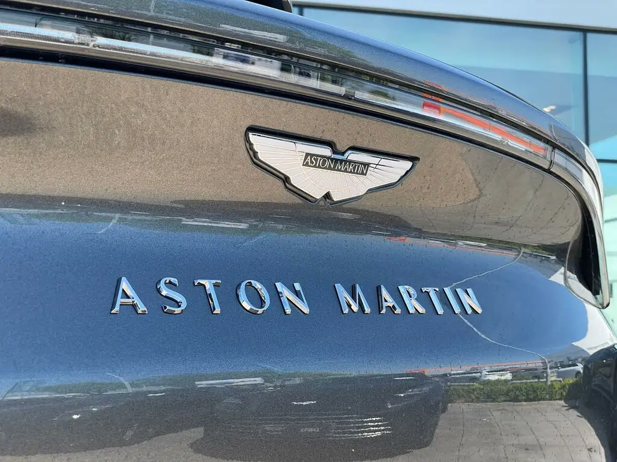 2024-aston-martin-dbx-40-v8-big-15