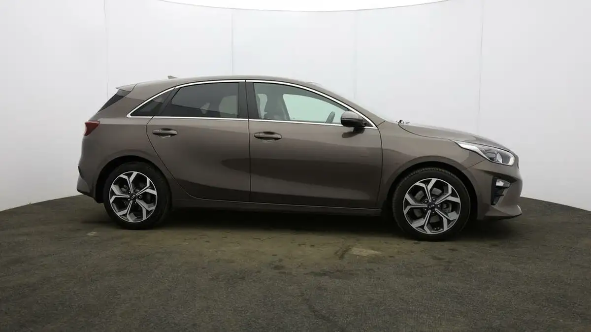 2021-kia-ceed-15-t-gdi-3-hatchback-big-43