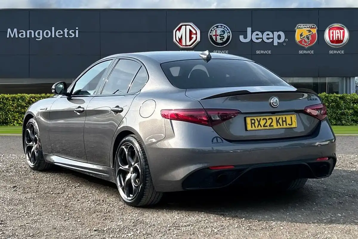 2022-alfa-romeo-giulia-20-veloce-ti-big-2