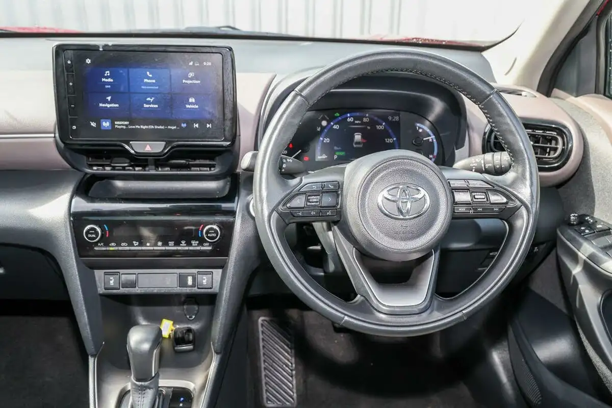 2022-toyota-yaris-cross-15-vvt-i-excel-big-5
