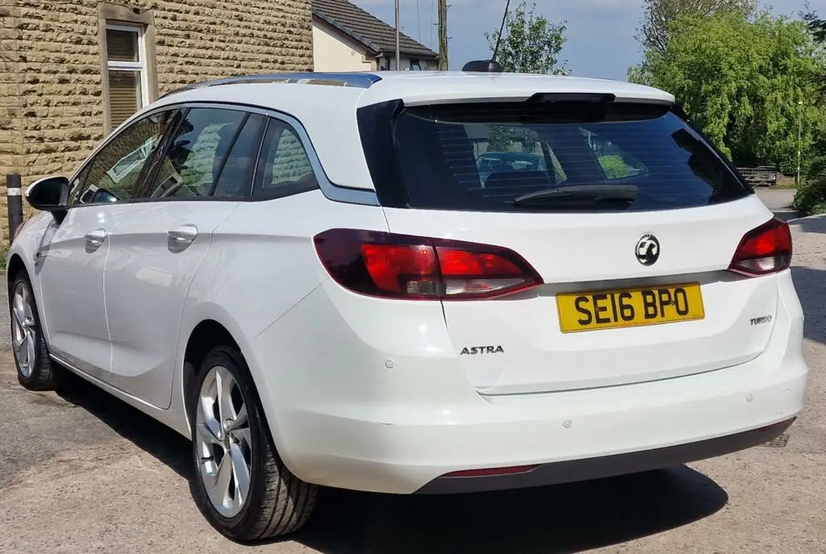 2016-vauxhall-astra-14i-16v-turbo-sri-125ps-sport-tourer-big-3