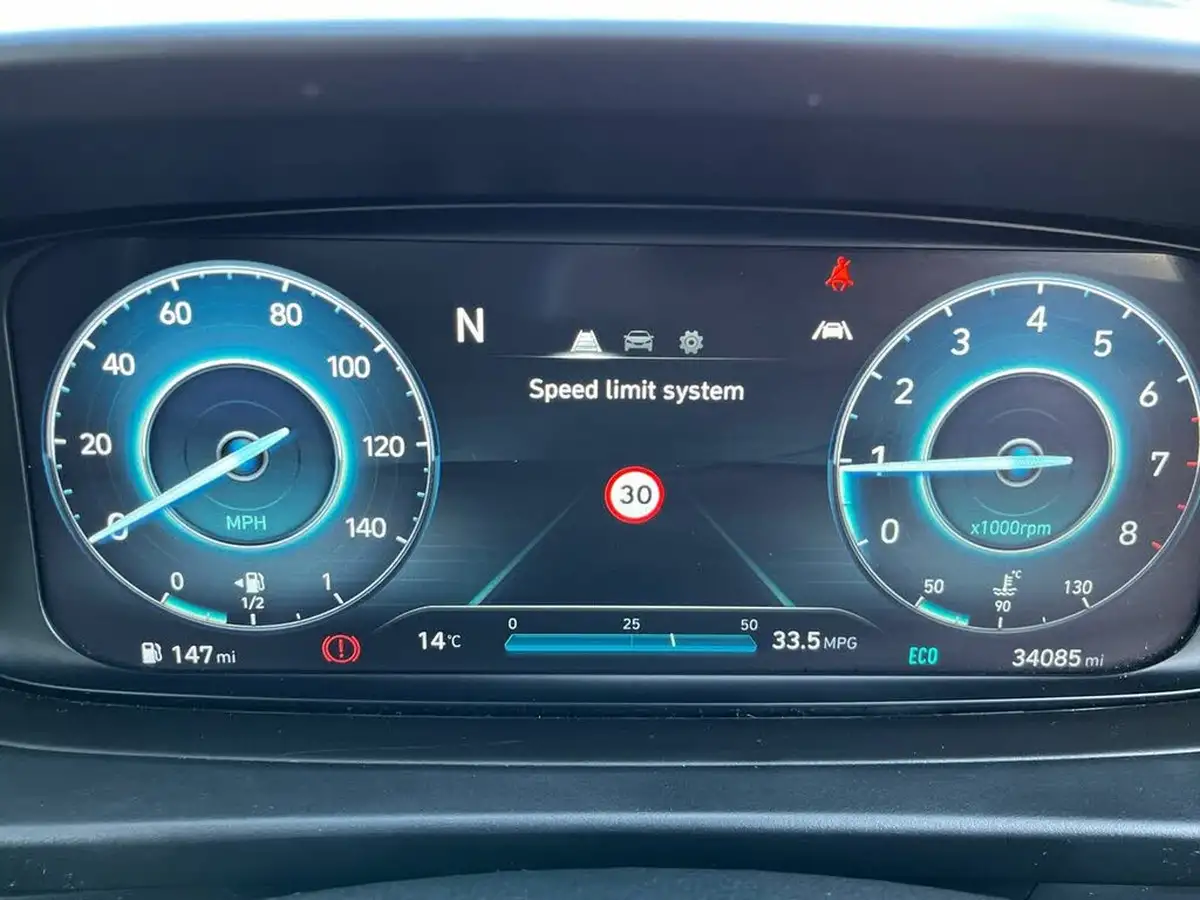 2022-hyundai-i20-10-t-gdi-se-connect-eclutch-imt-big-24