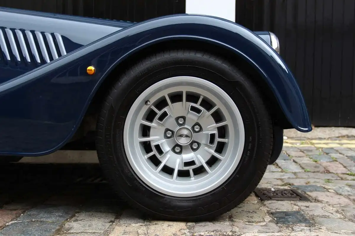 2022-morgan-plus-4-20-auto-big-9
