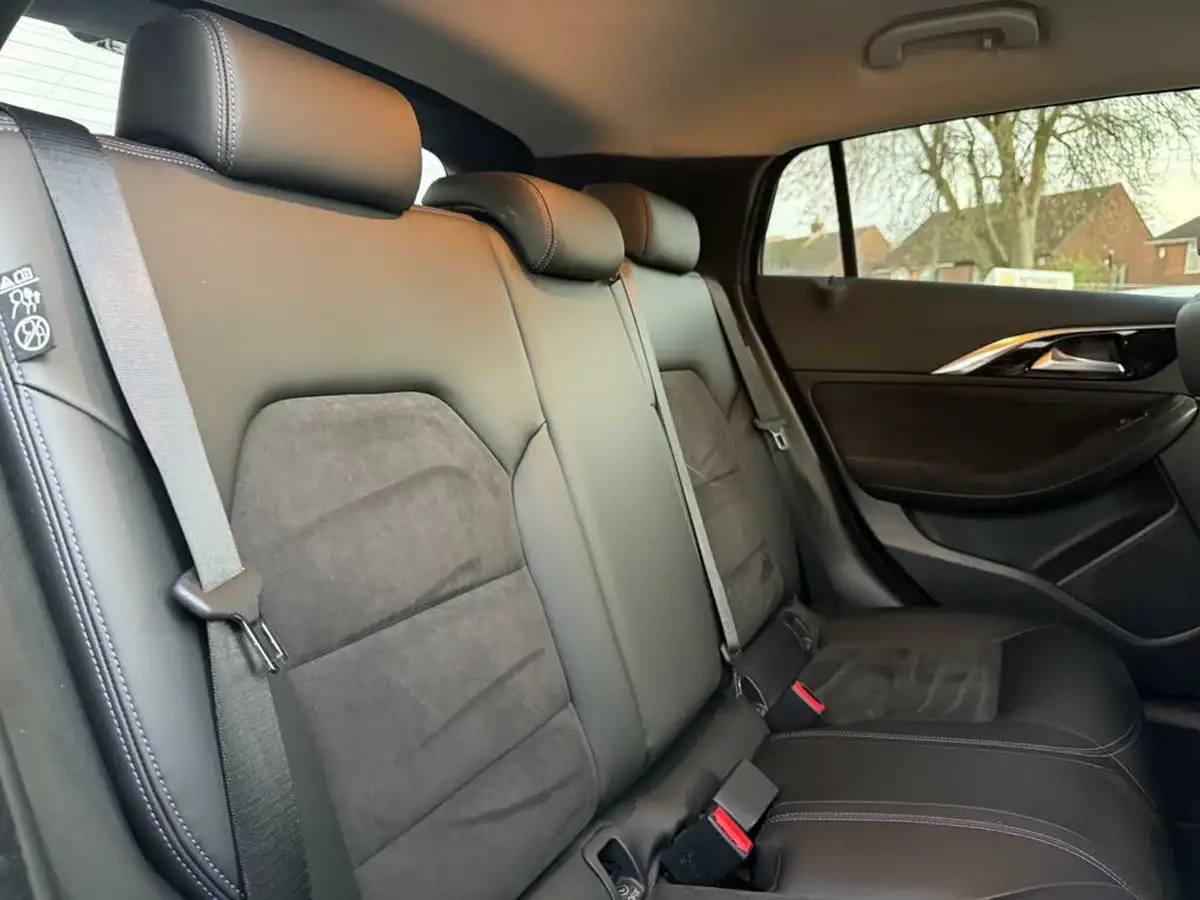 2018-infiniti-q30-22d-premium-intouch-awd-big-25
