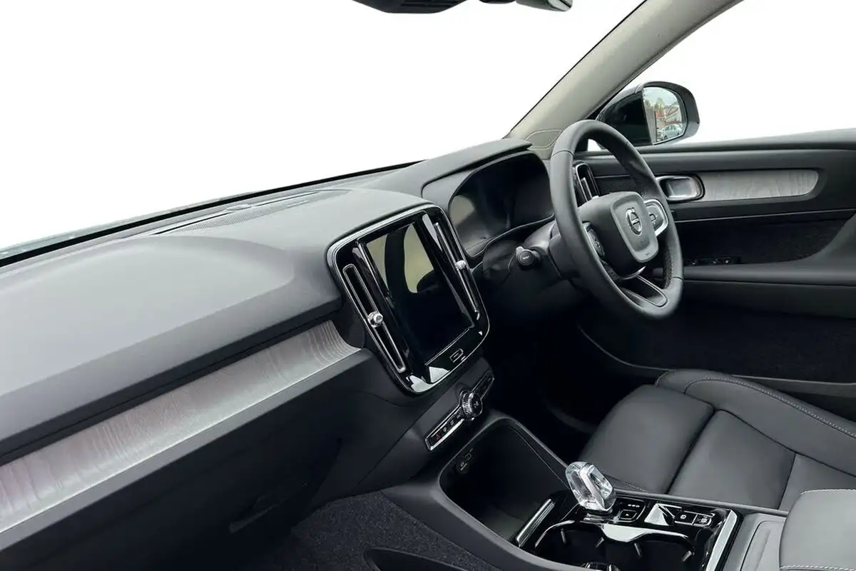 2024-volvo-xc40-20-b3-ultimate-big-1