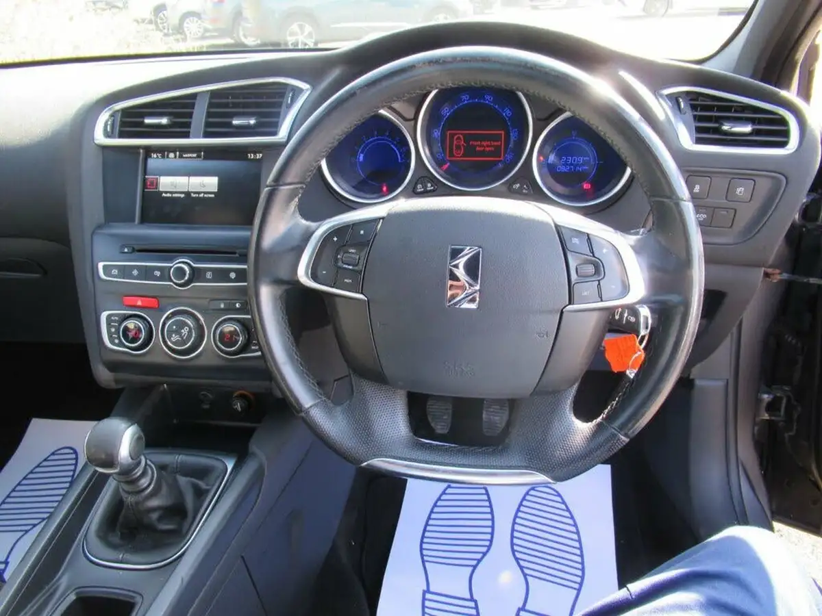 2015-citroen-ds4-16bluehdi-dstyle-nav-big-12