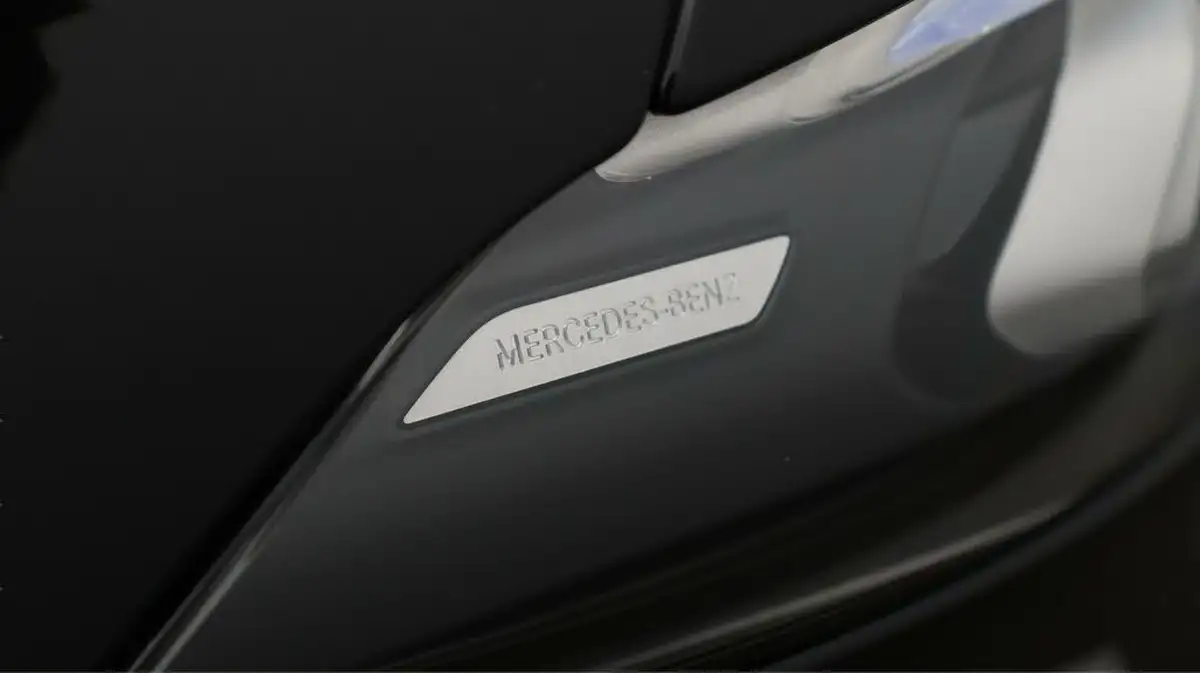 2021-mercedes-benz-a-class-13-a250e-amg-line-hatchback-5d-big-24