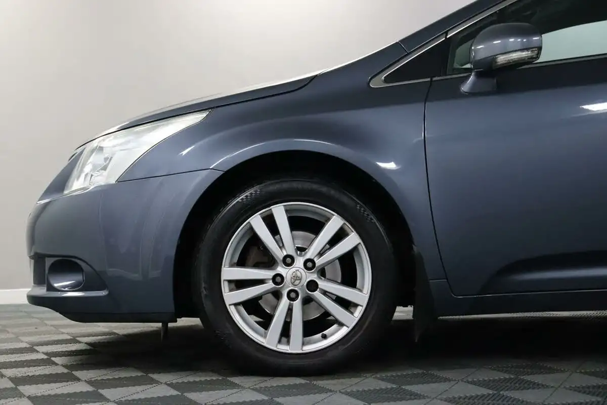 2010-toyota-avensis-20-t4-estate-5d-big-22