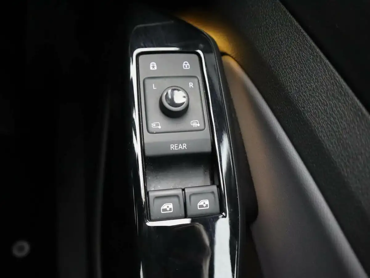 2022-volkswagen-id4-e-life-148ps-52kwh-pure-performance-big-23