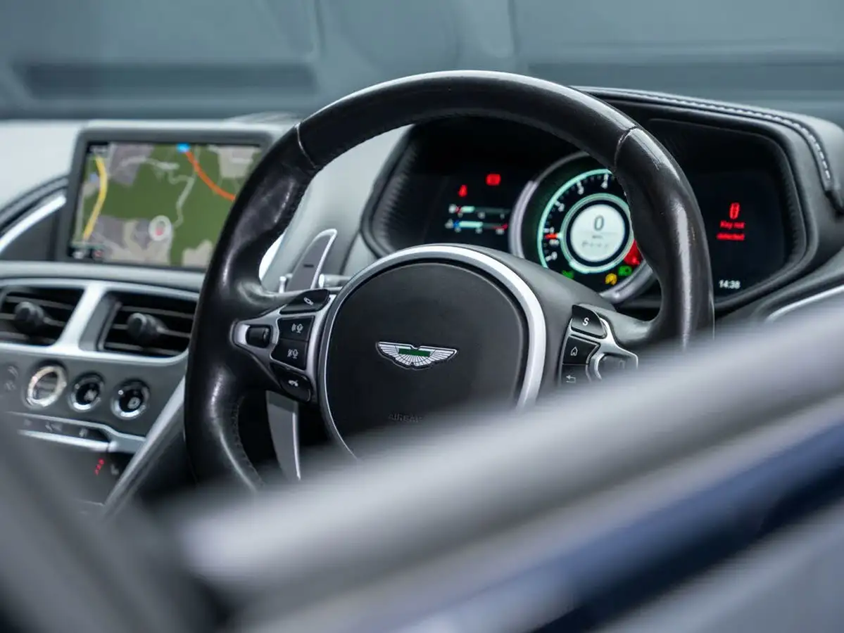 2019-aston-martin-db11-40-v8-big-37