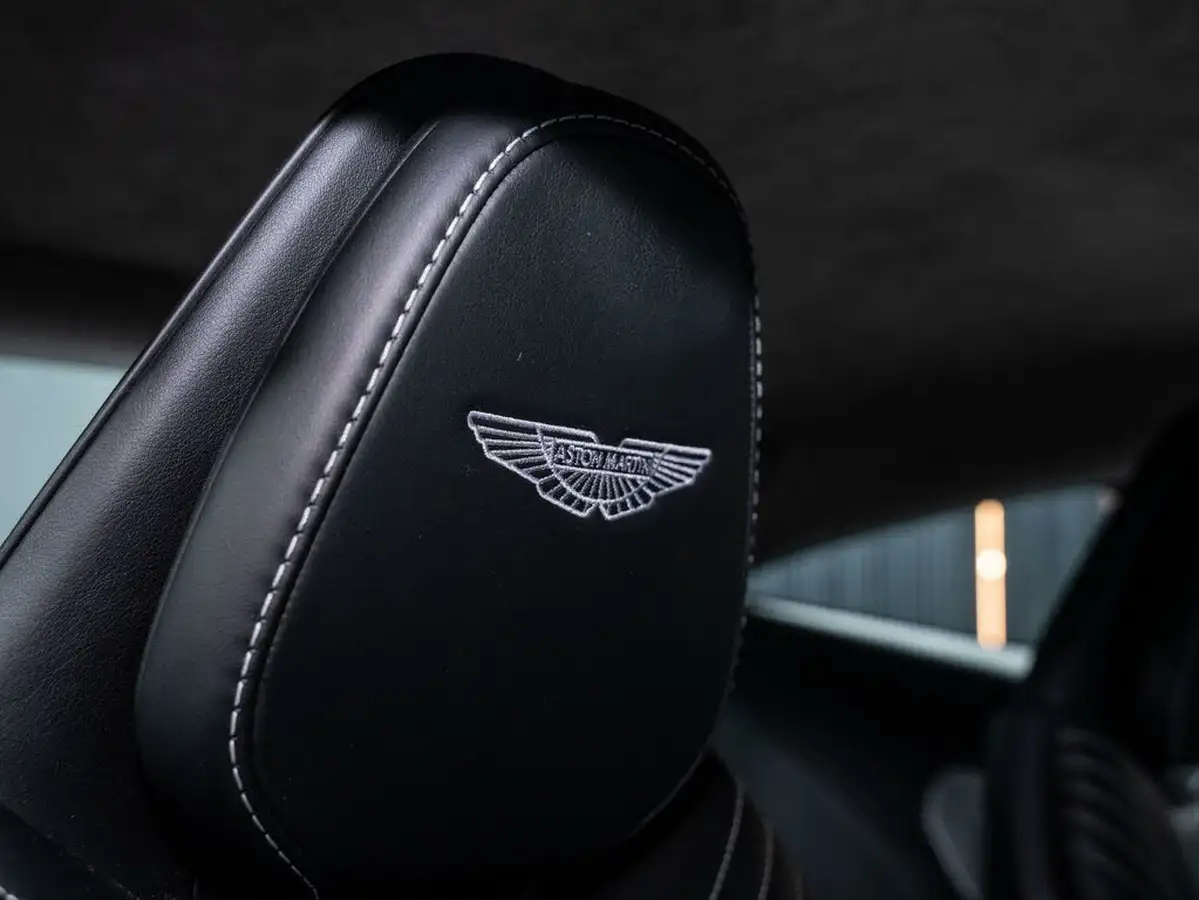 2019-aston-martin-db11-40-v8-big-13