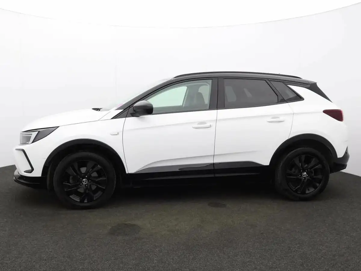 2023-vauxhall-grandland-12-gs-130ps-auto-big-3