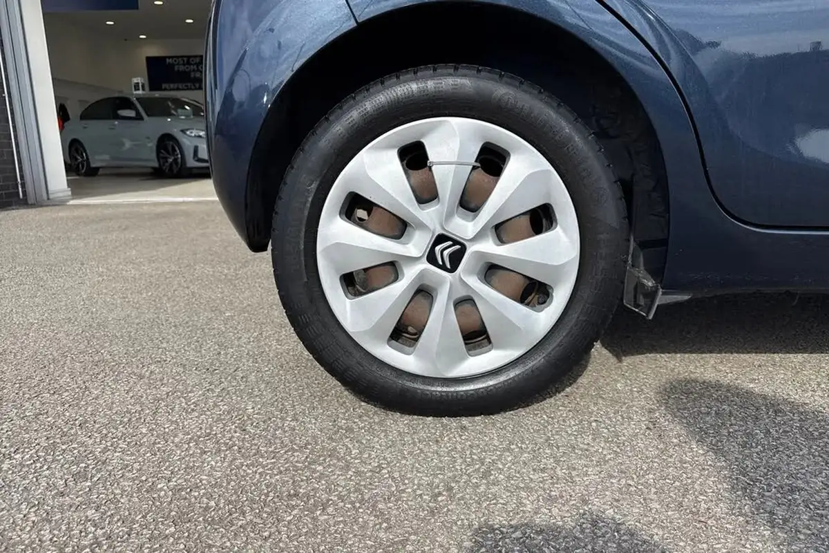 2017-citroen-c1-10-vti-airscape-feel-big-10