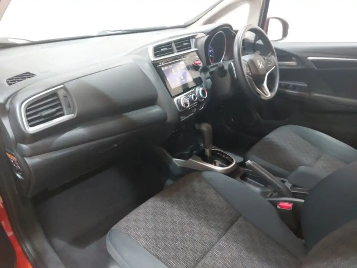 2016-honda-jazz-13-i-vtec-se-cvt-big-4