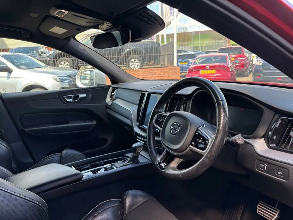 2018-volvo-xc60-20-t5-r-design-250bhp-4x4-big-11