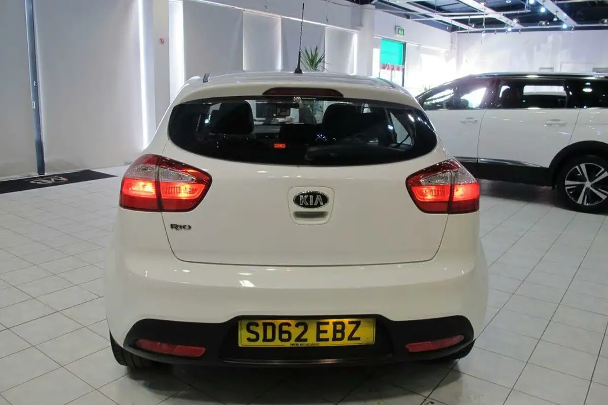 2012-kia-rio-125-2-5d-big-46