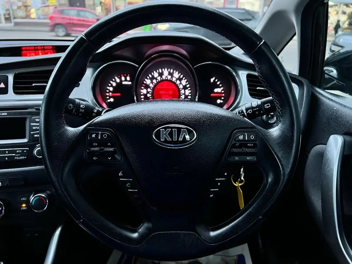 2013-kia-ceed-16crdi-2-sportswagon-auto-big-6